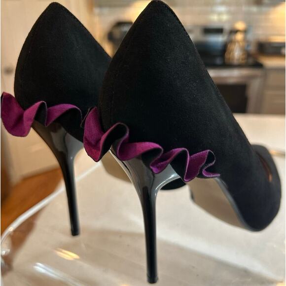 Betsy Johnson Black Heels with Purple Ruffle - Size 7.5 - Picture 3 of 6